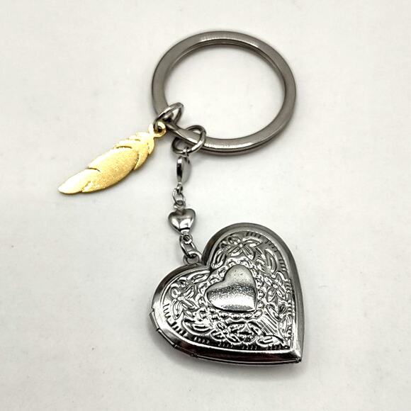 Stainless Heart Locket Keychain Vintage Feather Anniversary Birthday Gift NEW! - Picture 2 of 6